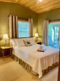 Treetop Lake House on Private Wooded Acreage on the Lovely Lake Mary - Image 5