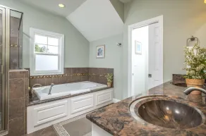 Sunset Bay Retreat - Image 3
