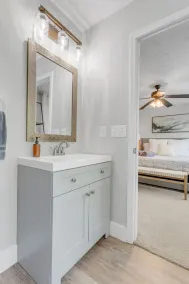 All on One Level | Big Sofa, Clean & Quiet Stay - Image 2