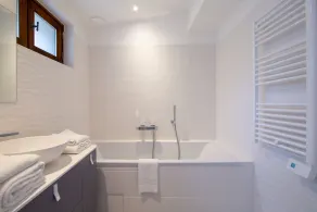 2-bedroom house at the foot of the city - Image 3