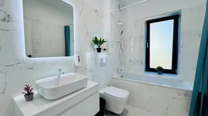 Crystal North Deluxe Apartments - Modern Comfort & Style - Image 4