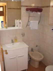 waterfront apartment family friendly, ground level - Image 3