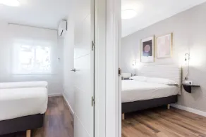 Apartamento de Diseño con Parking Gratis - Image 4