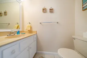 Flagler Avenue adjacent Dog Friendly Home with Garage! Stroll to the Beach! - Image 3