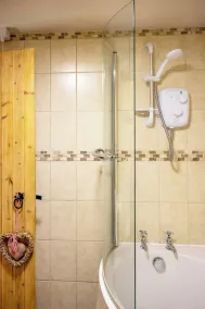 This barn is a 1 bedroom(s), 1 bathrooms, located in Whitby, N Yorks. - Image 4