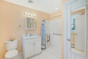 Hidden waterfront gem in Beach Haven West - Image 4
