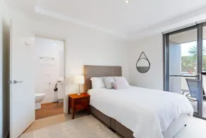 Coastal Escape with comfort and convenience - 2BR/2BA, Balcony, WiFi & Parking - Image 5