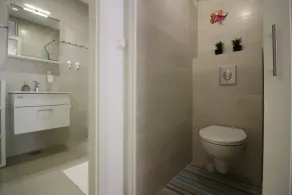 Close to the beach, air-conditioned, city center, quiet location - Image 3