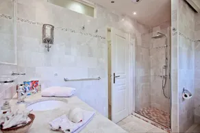 Prestige Luxury Beachside Villa, Antibes Ramparts, Stunning Views - Image 3