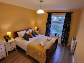 Stunning, Spacious & Lovely 2 bedroom House - Image 5