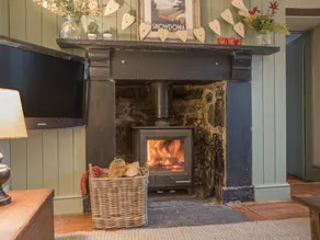 BWTHYN DYFI, pet friendly, character holiday cottage in Cemmaes - Image 2