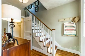 Historical home, walkable to many restaurants and shops. - Image 2
