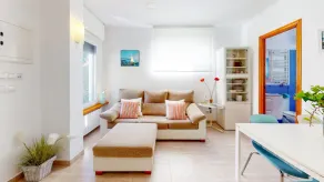 Petite villa en première ligne de plage à 50m. WIFI. A/C. Parking. Barbecue. Jardin privé. - Image 2