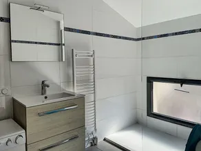 Appartement Duplex en Front de Mer avec Terrasse – Accès Direct Plage – 2 Chambres + Cabine - Image 2