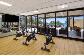Direct Oceanfront au coeur de Waikiki! Spectaculaire Nouveau Reno Personnalisé !! - Image 4