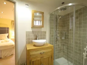 THE COACH HOUSE, pet friendly, luxury holiday cottage in Burford - Image 5