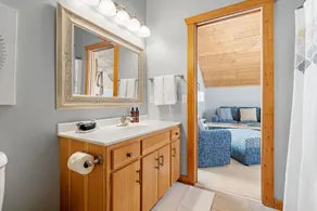 Maple Lake Chalet - Image 4