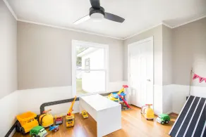 Family and pet friendly stylish home in excellent Heights location. - Image 4