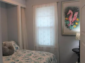 Classic Beach Cottage w/ private yard - Image 5