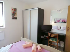 Holiday apartment with air conditioning and barbecue - Image 4