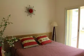 2 pasos de Lourmarin, casa con jardín vallado en una propiedad de oliva - Image 4