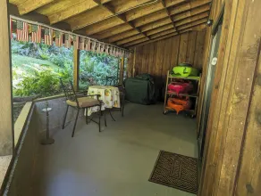 Redwood Hideout Guest Quarters - Image 5