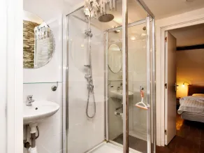 Holiday Home Ideal for Groups - Image 3