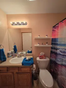 Spacious quad level 3 Bedroom 3 Bath, Wi-Fi, Key-less. Great for EAA - Image 4