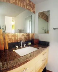 B10: 1 bedroom, 3rd floor, oceanview - Image 2