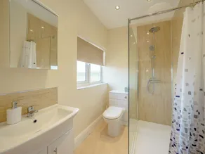 5 bedroom accommodation in Crossway Green, near Stourport-on-Severn - Image 4