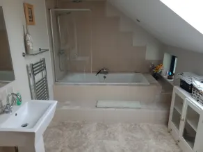 2 bed accommodation sleeps 4/5 - Image 3