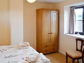 2 bedroom accommodation in Knole - Image 4