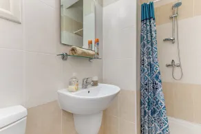 Coral Bay Villa - Sleeps 6 - Pool - Parking - Image 3