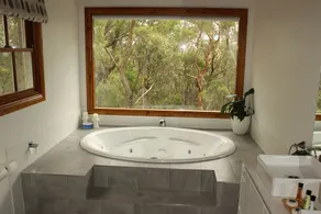 Four Seasons - Blue Mountains Home - Private Bushland with Spa & Fire place - Image 2