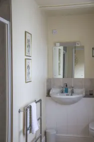 Villa-Hütte-Ensuite mit Dusche-Gartenblick-Four bedroom farmhouse - Image 4