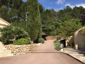 Sainte Victoire: 325 M² property with pool house set in 5 ha of woodland - Image 3
