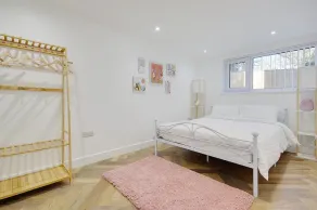 Ground Floor Garden Suite with Netflix/Wifi close - Image 5