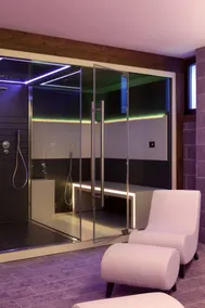 Indoor swimming pool, gym & spa - Image 4