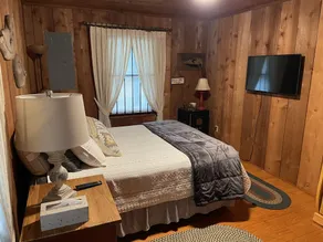 Secluded Cabin in the Woods, near Carolina Horse Park. - Image 5