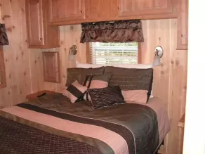 Newer Deluxe Cottage,  Bon Echo Park  - Image 3
