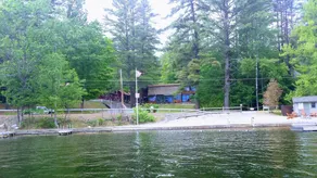 # 4 Loon Lookout @ Birchwood Cottages vid Loon Lake. Familjevänlig Waterfront - Image 2