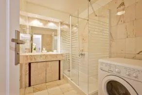 200m from ski lifts, 4th floor, view village, balcony, tv, ski locker, 70m², Brides Les Bains - Image 2