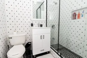 Runaway Bay Gem Suite - Image 4