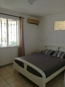 Bungalow with sea frontage - Image 3