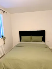 Elegant King Room With Wifi & Parking - Image 4