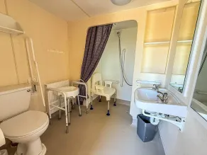 Wheelchair Friendly Caravan For Hire Norfolk Near The Beach Ref 13016L - Image 3