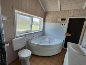 6 Personen Ferienhaus in 1. Reihe zum See mit Kanu und herrlichem Seeblick, Sauna, Whirlpool, Kaminofen, Klimaanlage und E-Tankstelle am Haus in Otterndorf - Image 3