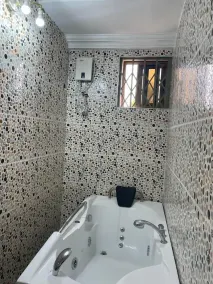 De-nice  hotel apartment Kasoa new market, Obom road, arrive @masalachi junction - Image 3