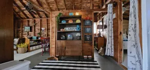 Charming vintage cottage with a 50s vibe just steps away from Cedar Lake! - Image 2