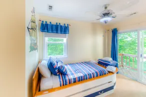 Spacious lake lodge with a private dock, wraparound decks & foosball - Image 4
